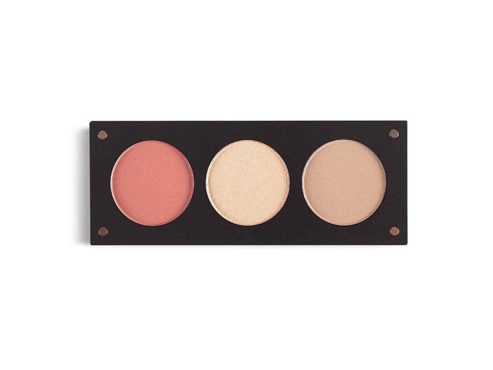 פלטת איפור המשלבת הייליטר, ברונזר וסומק מבית אינגלוט INGLOT HOT STUFF FACE PALETTE