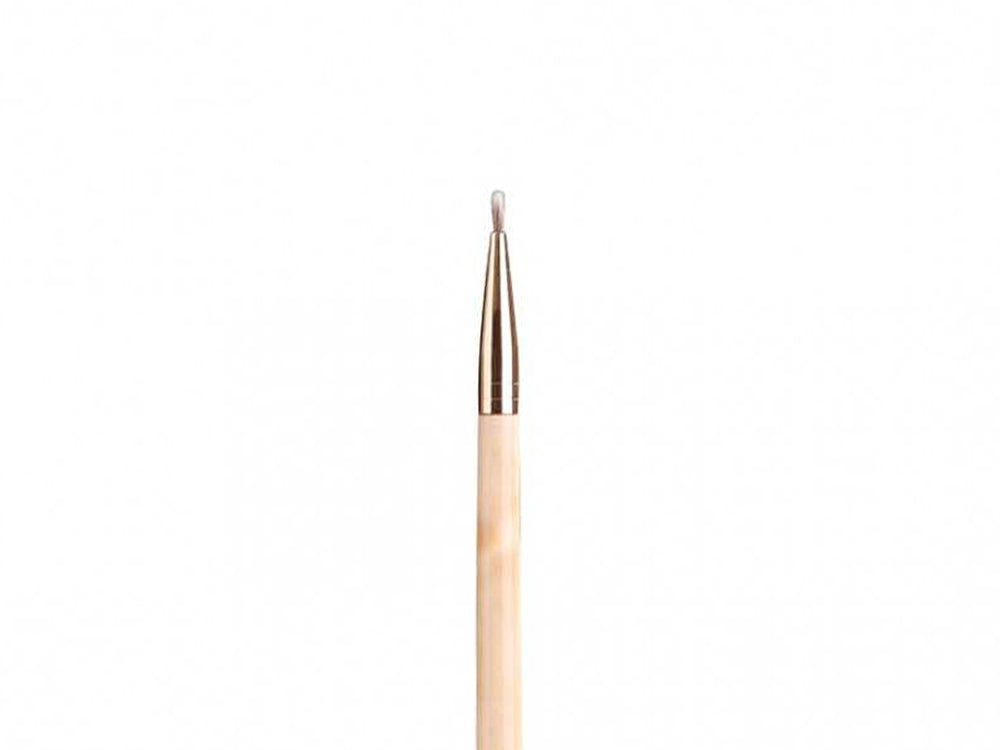 מברשת איליינר פוינט 19 לאיפור מקצועי מבית יוסי ביטון