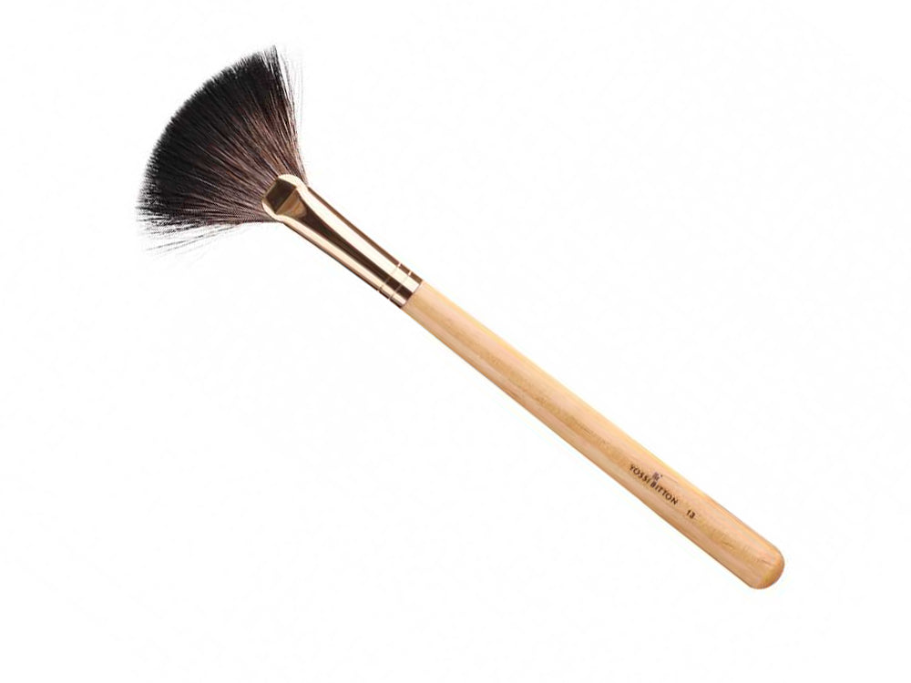 מברשת מניפה 13 לאיפור מקצועי מבית יוסי ביטון