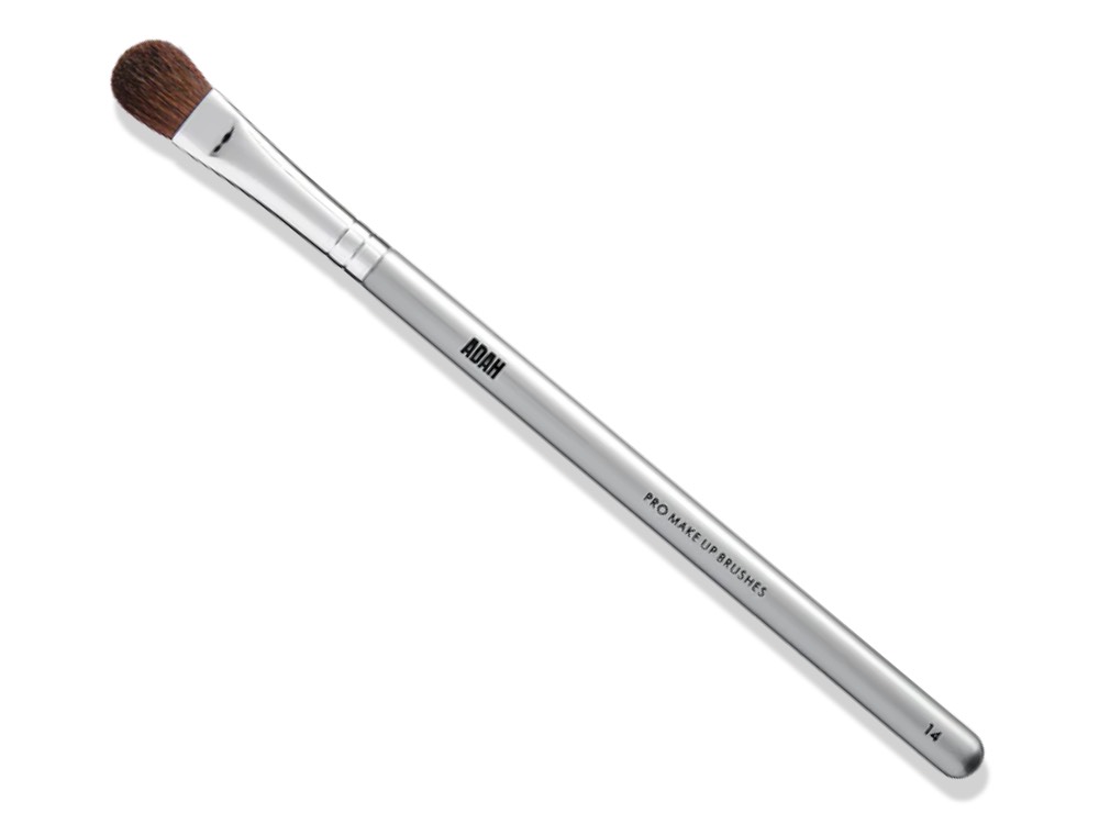 מברשת רחבה לטשטוש והנחת צללית מס׳ 14 לאיפור מקצועי מבית עדה לזורגן