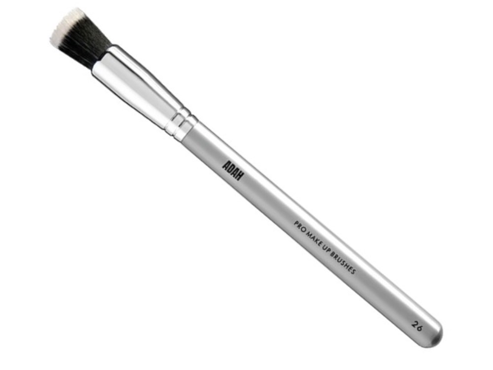 מברשת למריחת מייקאפ וקונסילר מס׳ 26  לאיפור מקצועי מבית עדה לזורגן