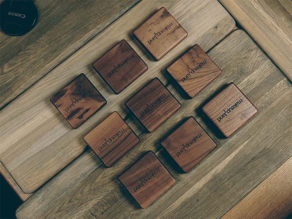 פלטת עץ בעבודת יד המותאמת לצלליות של אינגלוט Hand Made Inglot Freedom System Compatible Palette