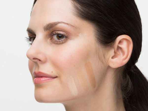 מכשיר מקצועי לדגימת גוון העור והתאמת מייקאפ ממוחשבת מבית x-rite