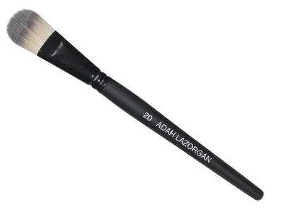 מברשת מייקאפ שטוחה מס׳ 20 לאיפור מקצועי מבית עדה לזורגן