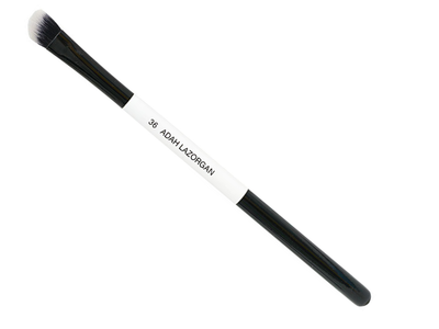 מברשת זויתית לטשטוש והנחת צללית מס׳ 36 לאיפור מקצועי מבית עדה לזורגן