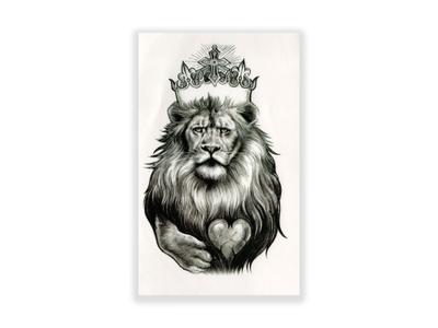 תעתוע קעקוע זמני בינוני שחור לבן מלך החיות אריה עם כתר צלב לב