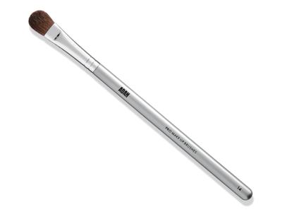 מברשת רחבה לטשטוש והנחת צללית מס׳ 14 לאיפור מקצועי מבית עדה לזורגן