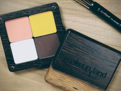 פלטת עץ בעבודת יד המותאמת לצלליות של אינגלוט Hand Made Inglot Freedom System Compatible Palette