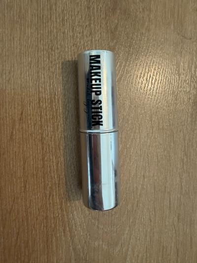 ביקורת מאת מיה לוגשי