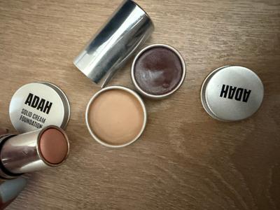 ביקורת מאת מיה לוגשי